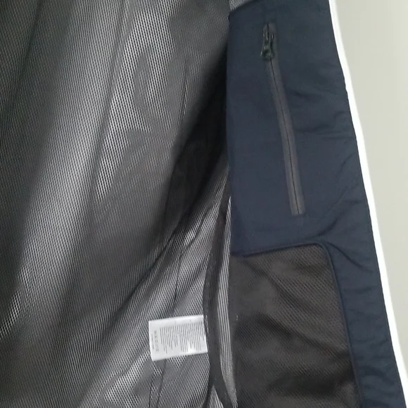 VEST - Picture 4 of 7